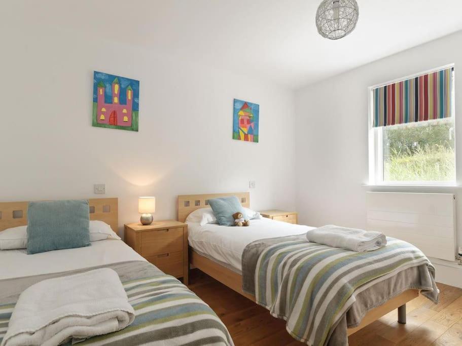 Cotswolds Lake Side Home With Luxury Spa Swallows Nest,Lower Mill Estate, Lakeside Home And Spa With A Harry Potter Cupboard Under The Stairs Somerford Keynes Eksteriør bilde