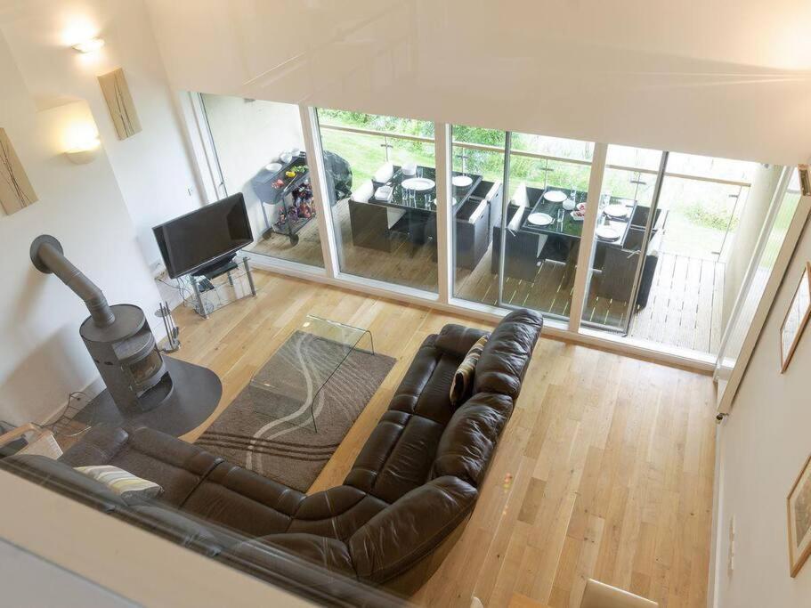 Cotswolds Lake Side Home With Luxury Spa Swallows Nest,Lower Mill Estate, Lakeside Home And Spa With A Harry Potter Cupboard Under The Stairs Somerford Keynes Eksteriør bilde
